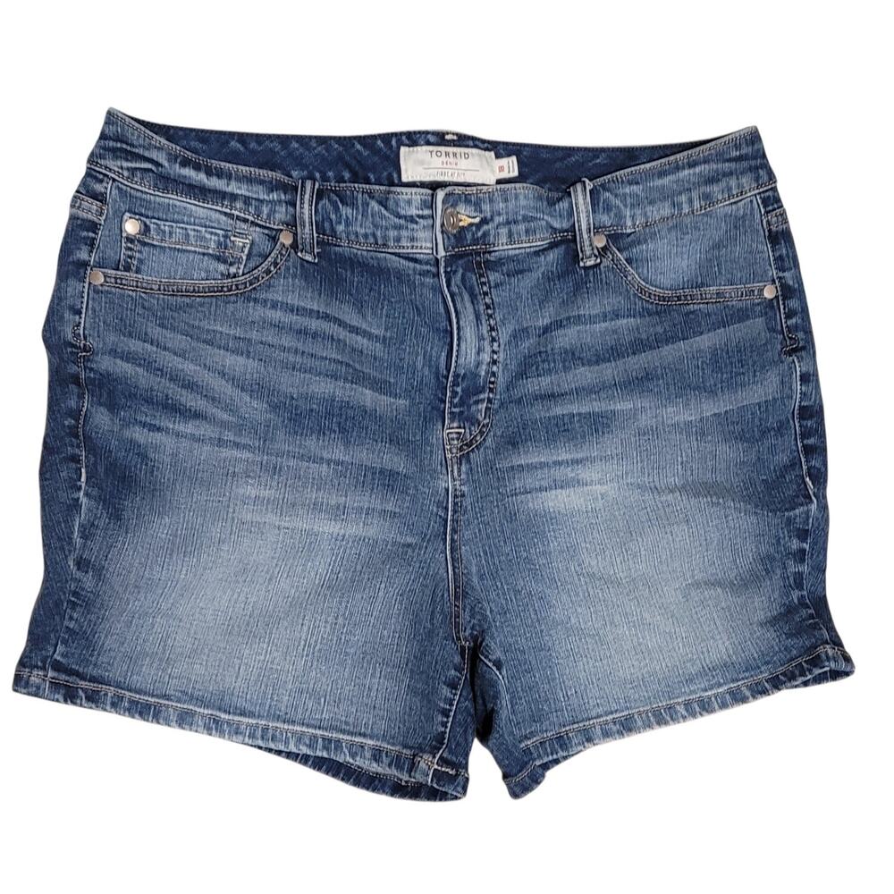 Torrid Womens High-Rise Stretch Denim Shorts Size 18 Medium Blue Wash EUC
